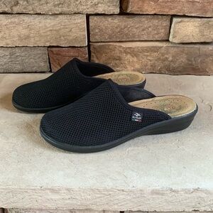 Fly Flot sz 39 black cloth slip on mules